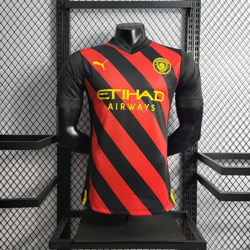 CAMISA VERSÃO PLAYER DO MANCHESTER CITY 22/23 VERMELHO E PRETO