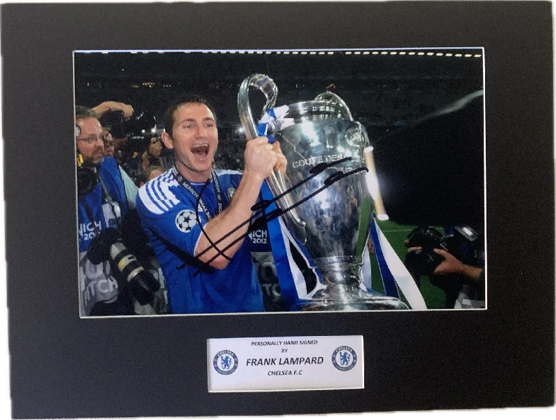 FRANK LAMPARD - SIGNERT BILDE MED EKTEHETSBEVIS/COA