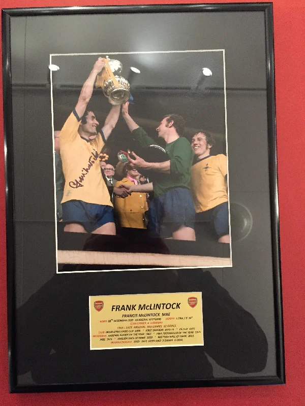 FRANK McLINTOCK - SIGNERT BILDE MED EKTEHETSGARANTI/COA