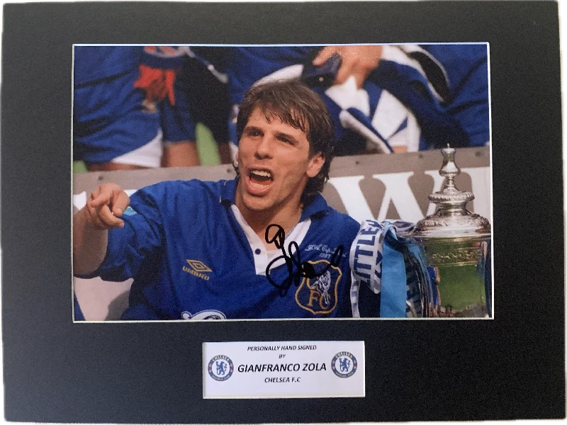 GIANFRANCO ZOLA - SIGNERT BILDE MED EKTEHETSGARANTI/COA