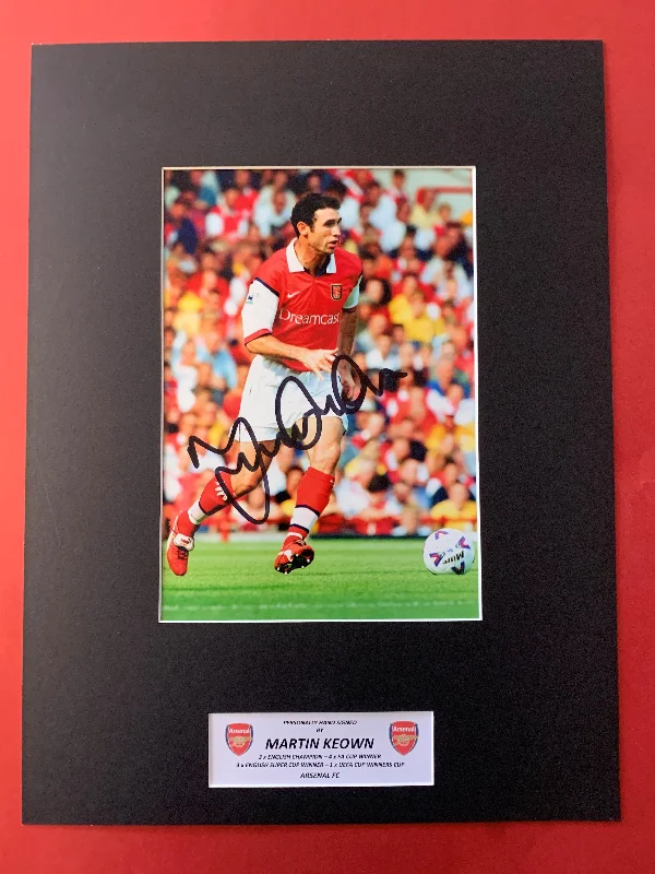 MARTIN KEOWN - SIGNERT BILDE MED EKTEHETSBEVIS/COA