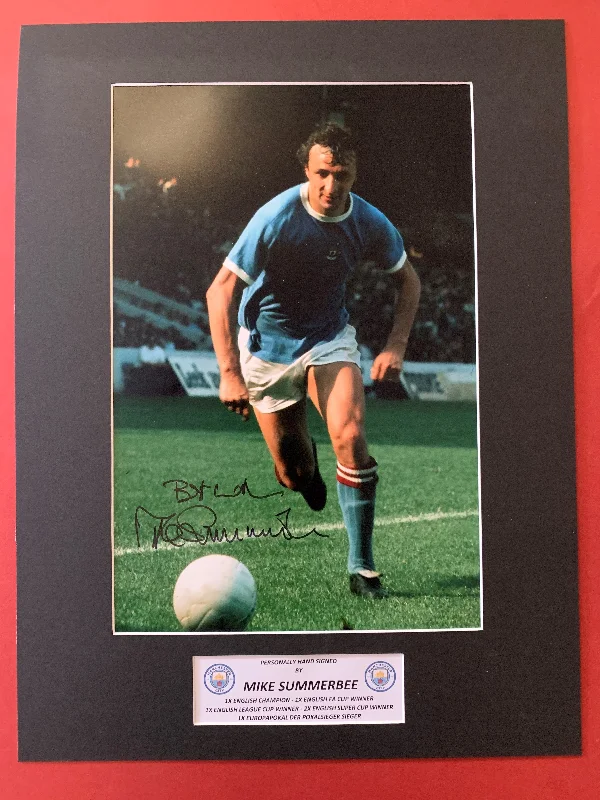 MIKE SUMMERBEE - SIGNERT BILDE MED EKTEHETSBEVIS/COA